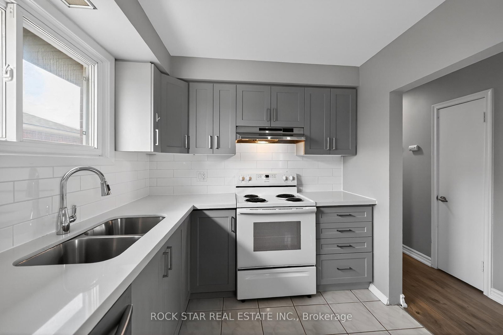 Detached House for sale at 76 Terrace Drive, Hamilton, Ontario, L9A 2Y6 - Balfour - MLS: X12981376