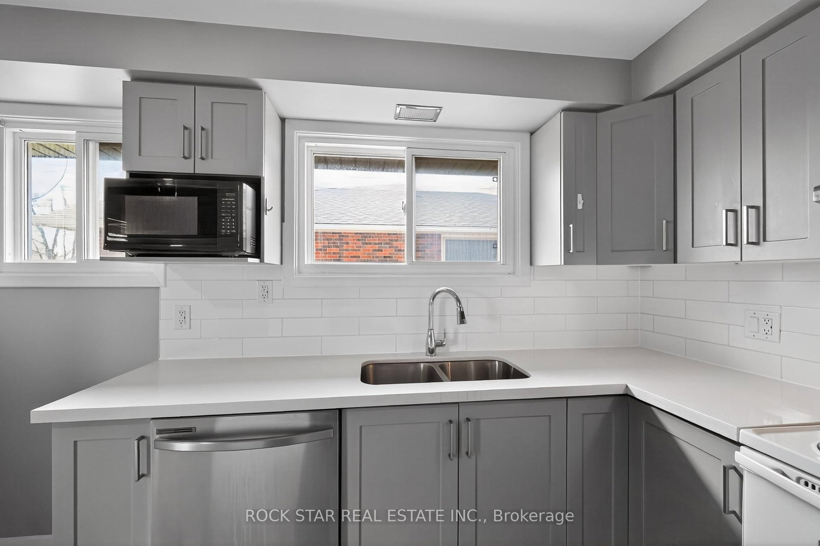 Detached House for sale at 76 Terrace Drive, Hamilton, Ontario, L9A 2Y6 - Balfour - MLS: X12981376