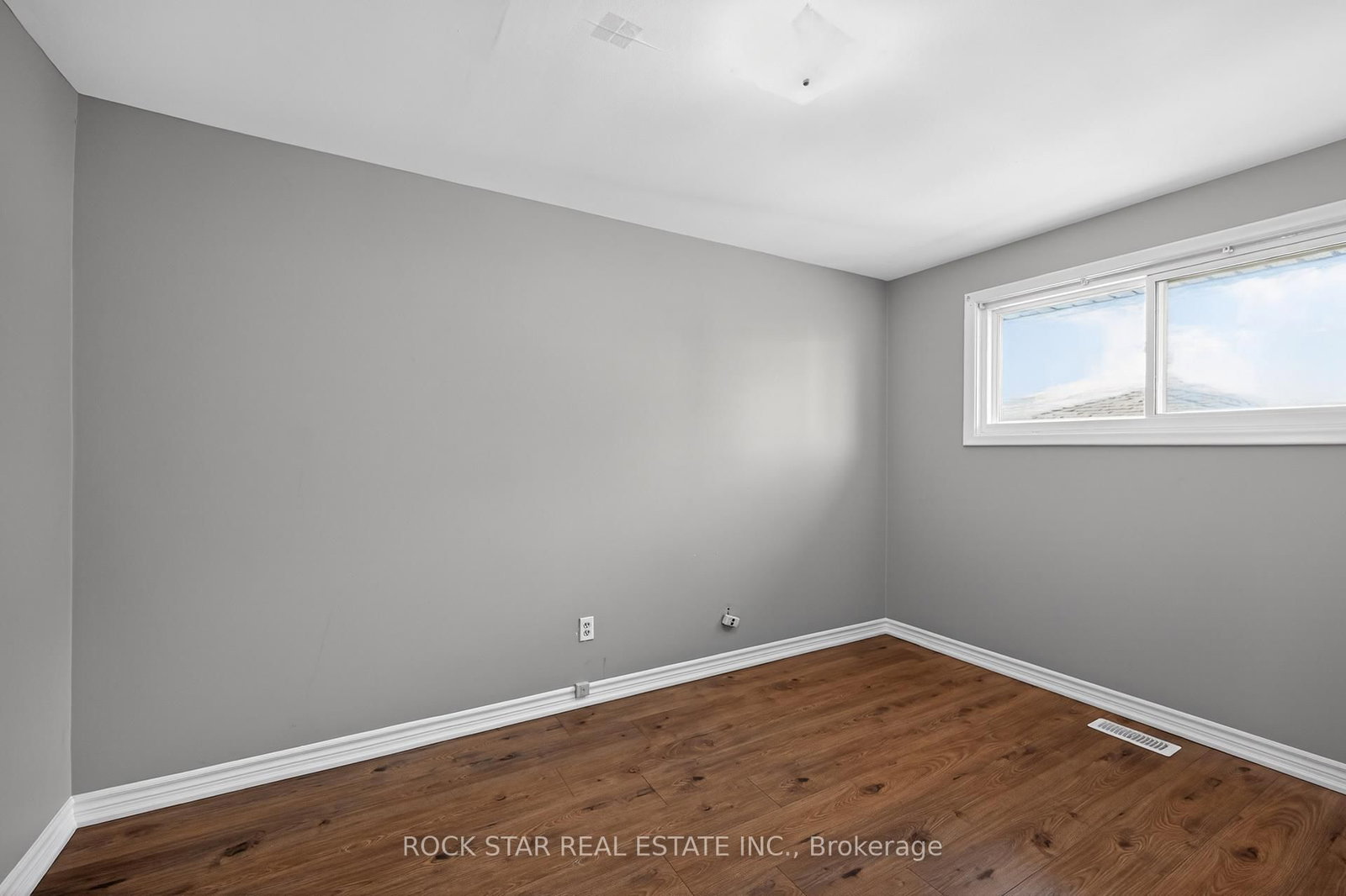 Detached House for sale at 76 Terrace Drive, Hamilton, Ontario, L9A 2Y6 - Balfour - MLS: X12981376