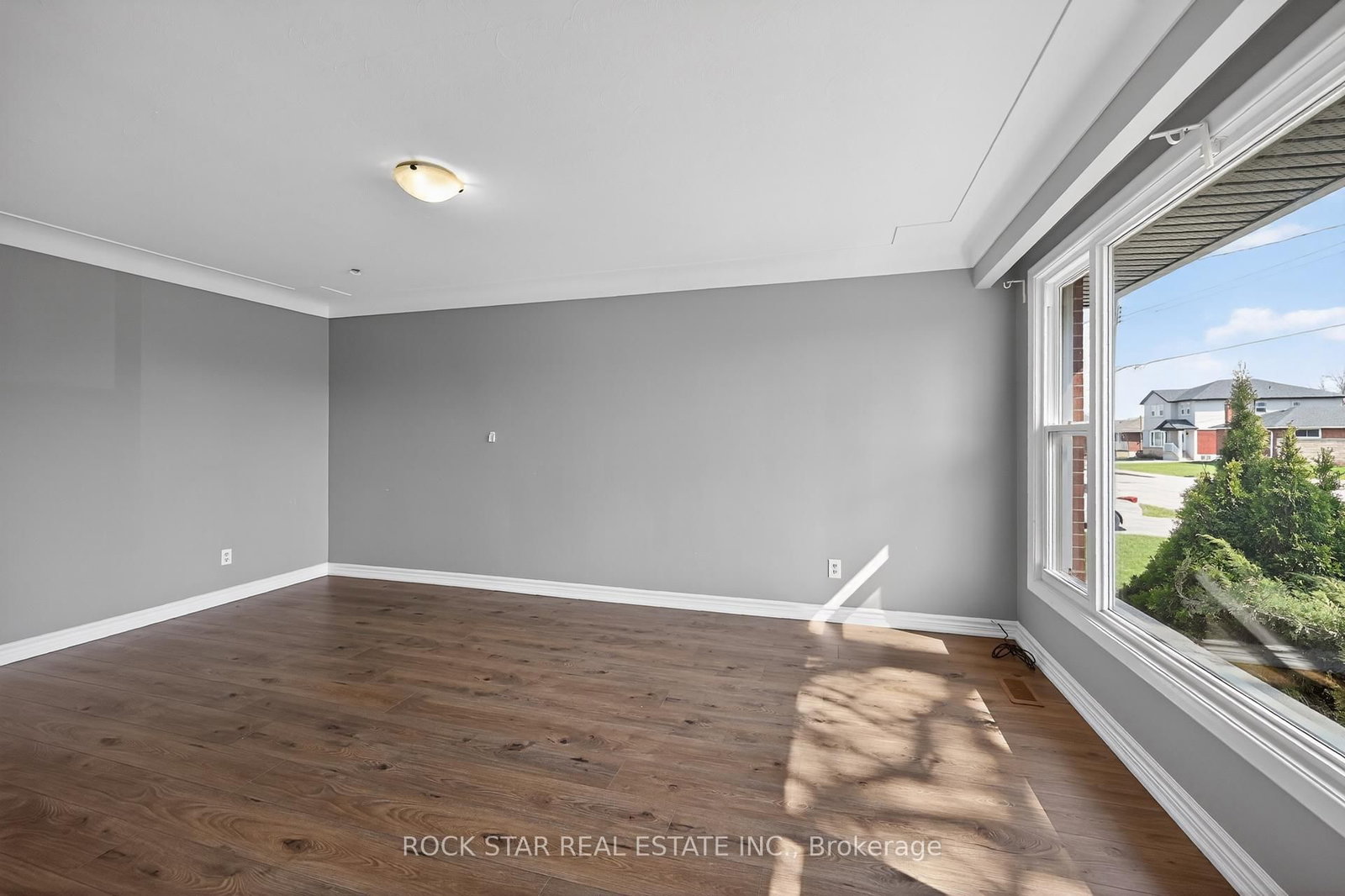 Detached House for sale at 76 Terrace Drive, Hamilton, Ontario, L9A 2Y6 - Balfour - MLS: X12981376