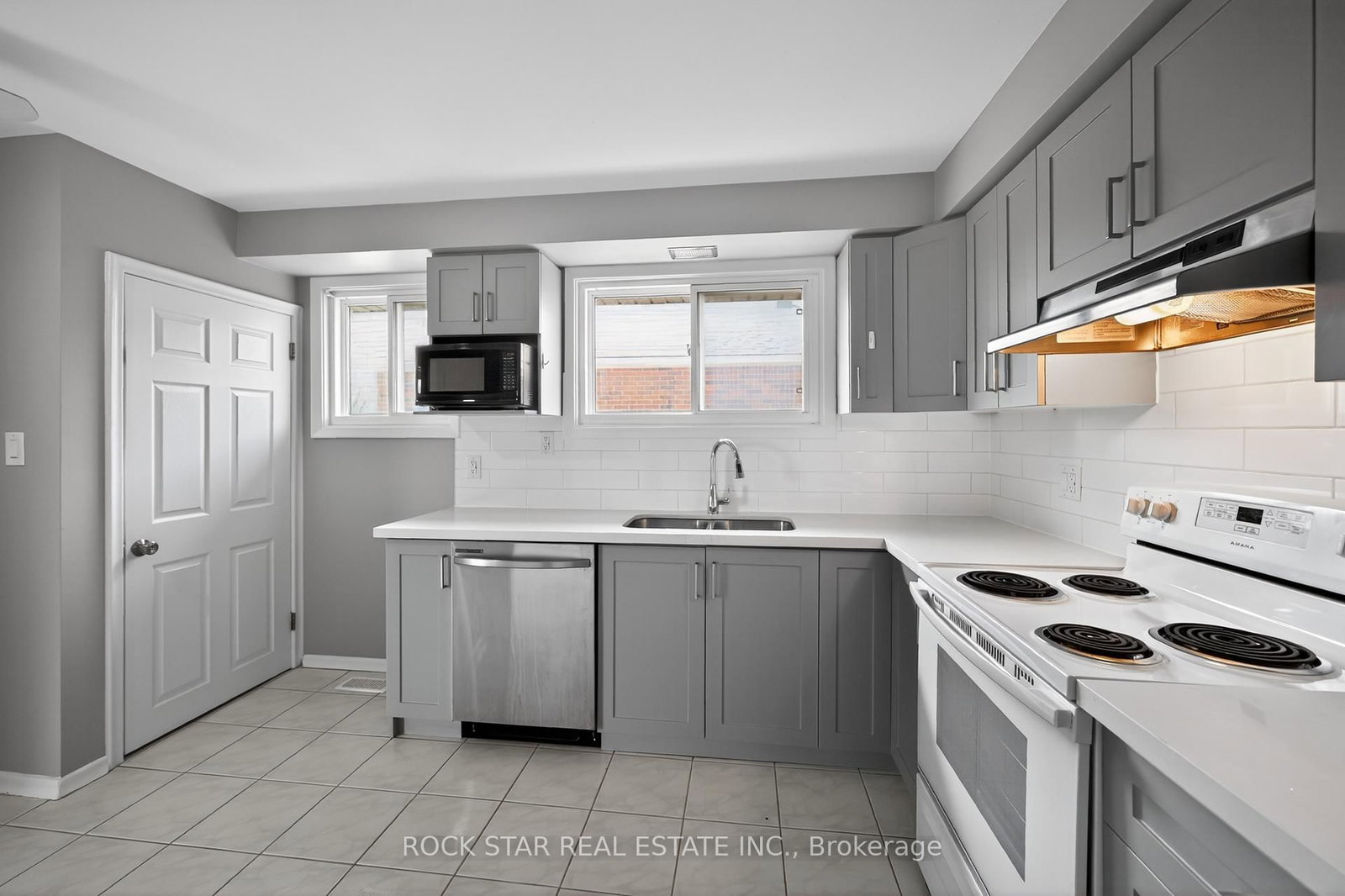 Detached House for sale at 76 Terrace Drive, Hamilton, Ontario, L9A 2Y6 - Balfour - MLS: X12981376