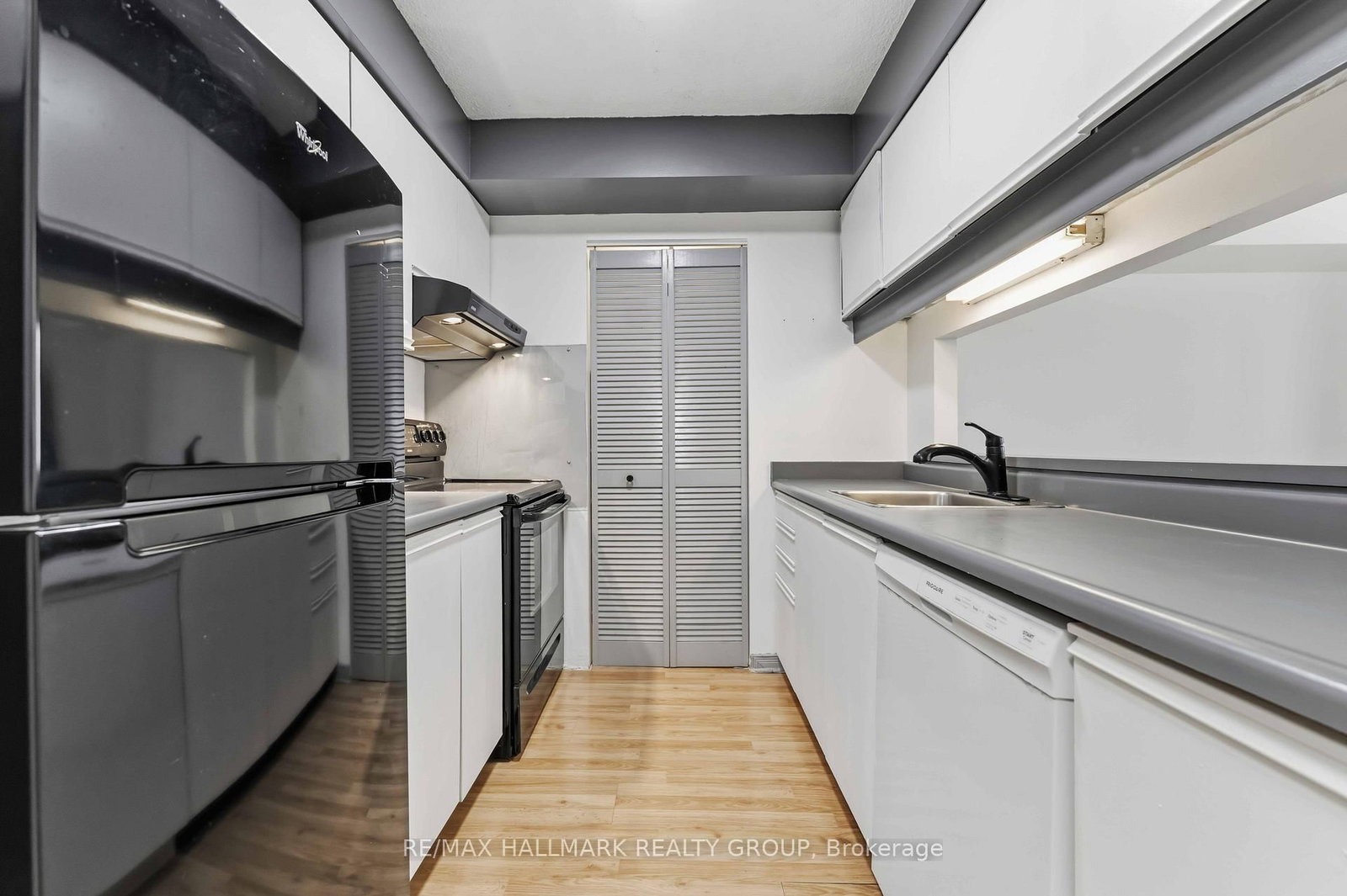 199 Kent Street N, Unit 1602 - Photo 24