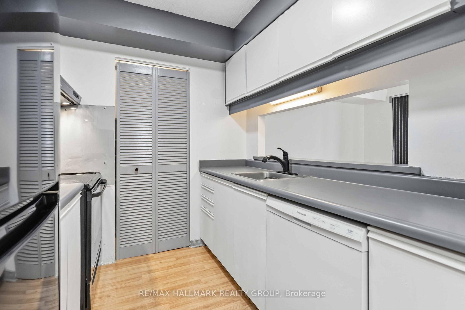 199 Kent Street N, Unit 1602 - Photo 25