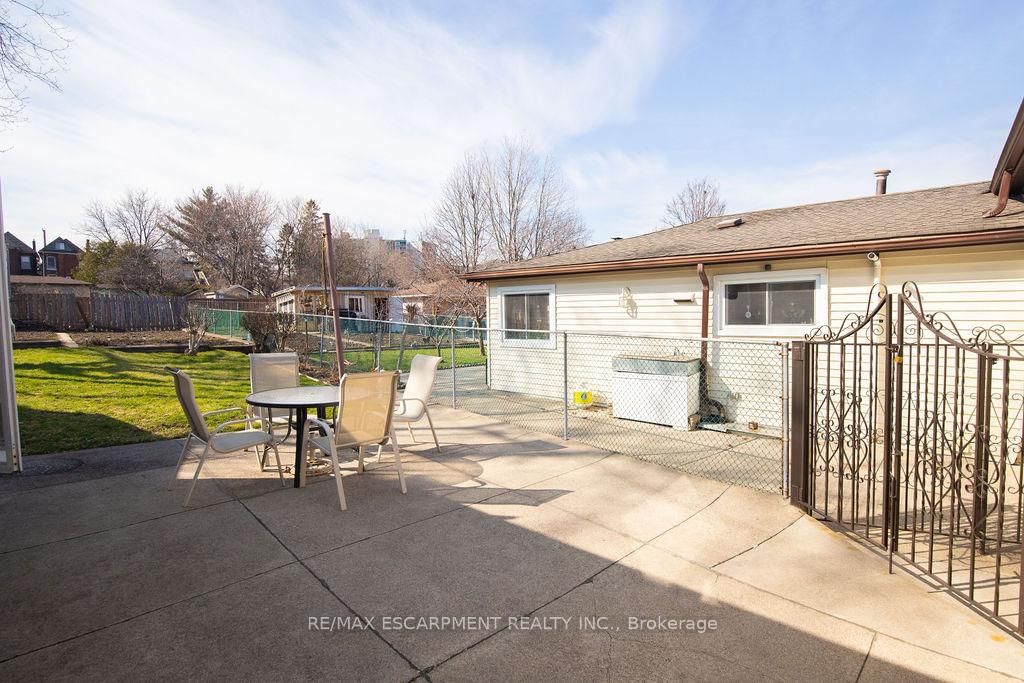 91 Pearl Street N • Hamilton, ON photo 12