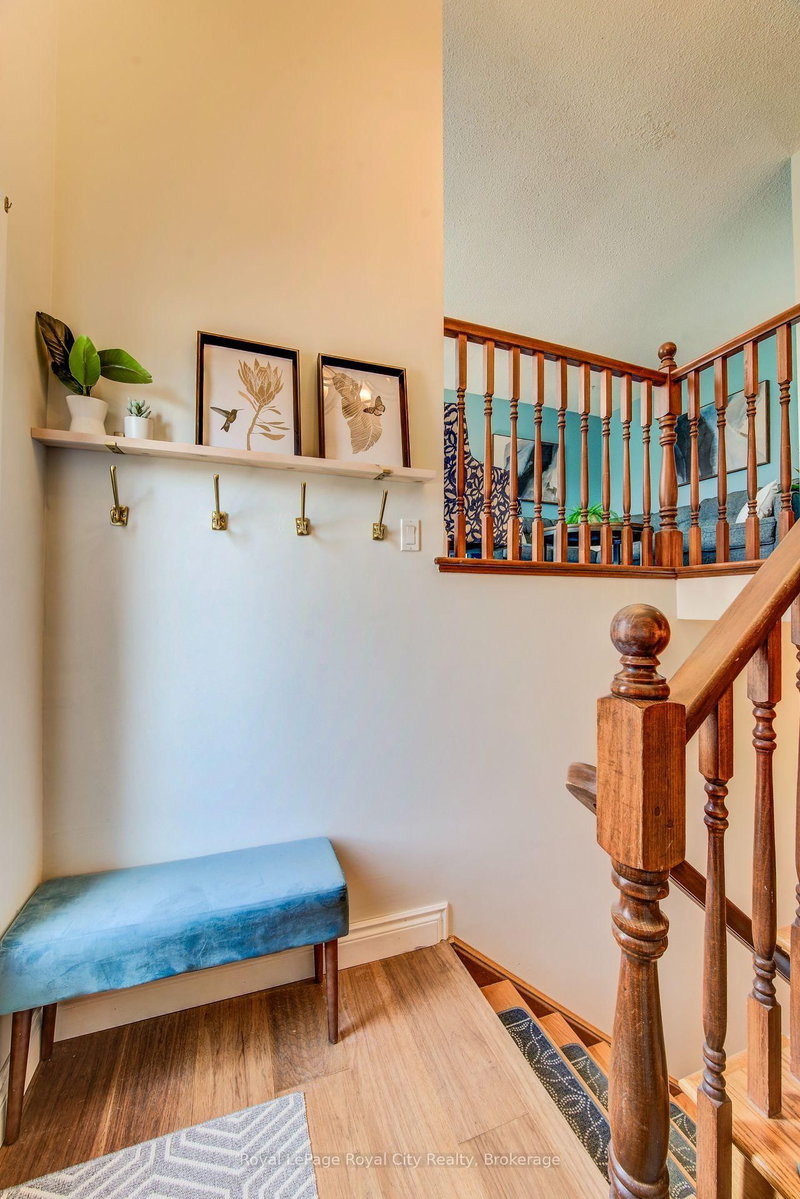 418 Imperial Rd S, Guelph, N1K 1J9 | Image 3