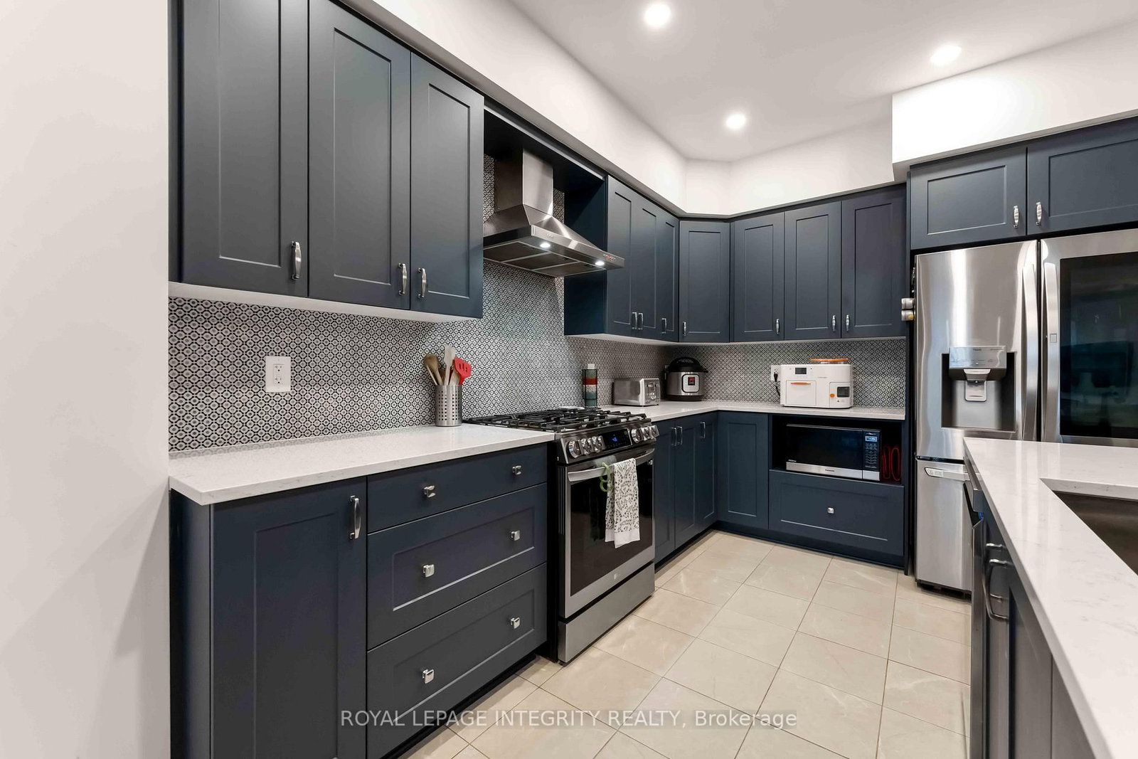 221 Finsbury Avenue - Photo 12