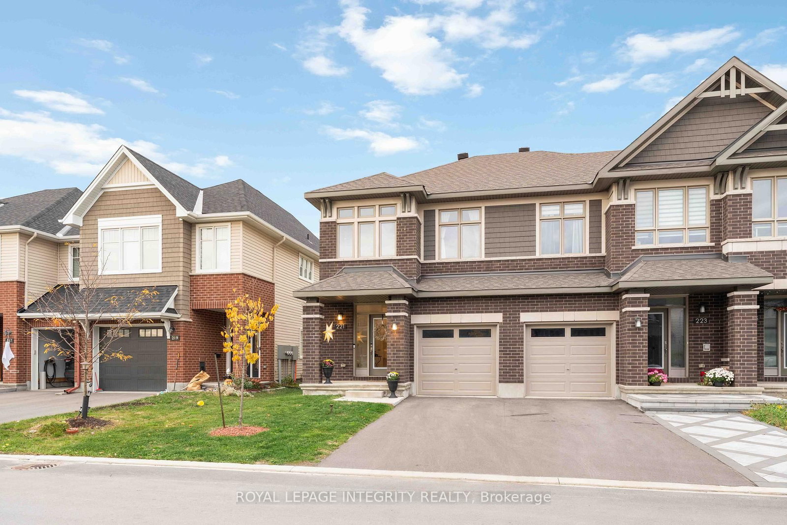 221 Finsbury Avenue - Photo 2