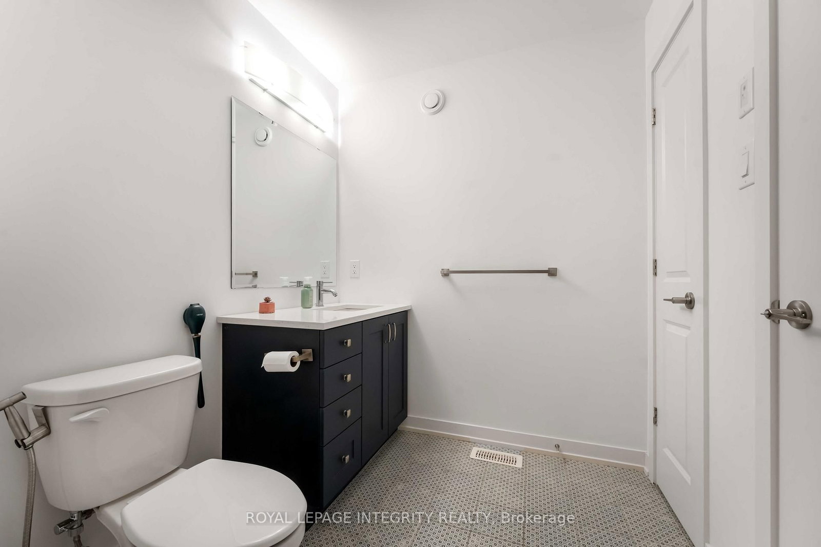 221 Finsbury Avenue - Photo 36