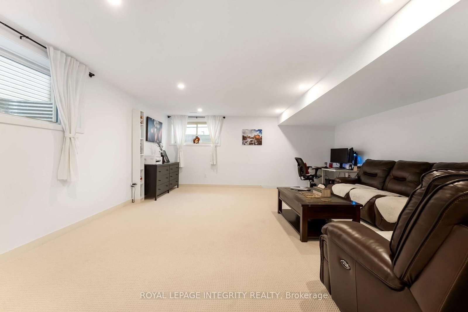 221 Finsbury Avenue - Photo 39