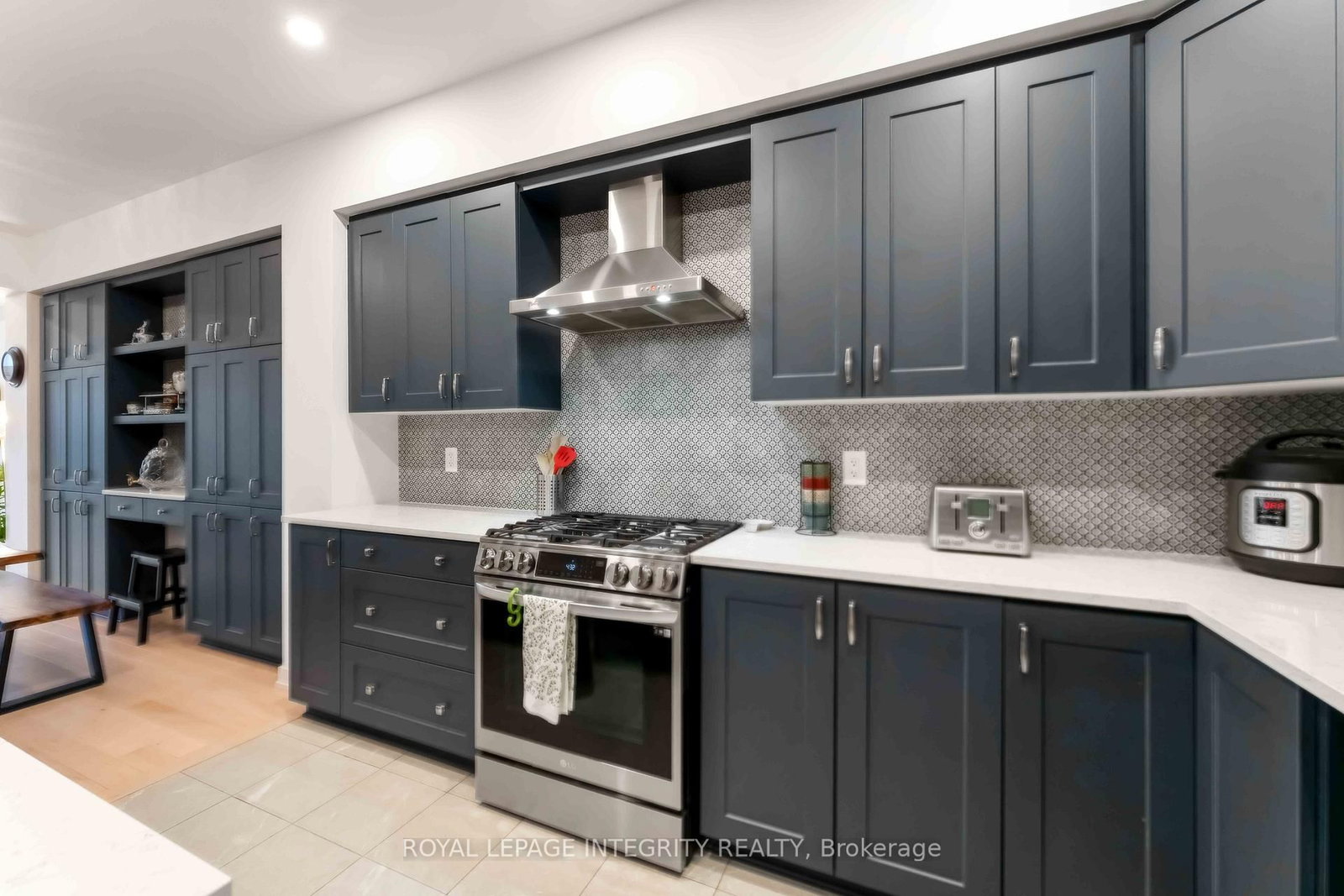 221 Finsbury Avenue - Photo 7