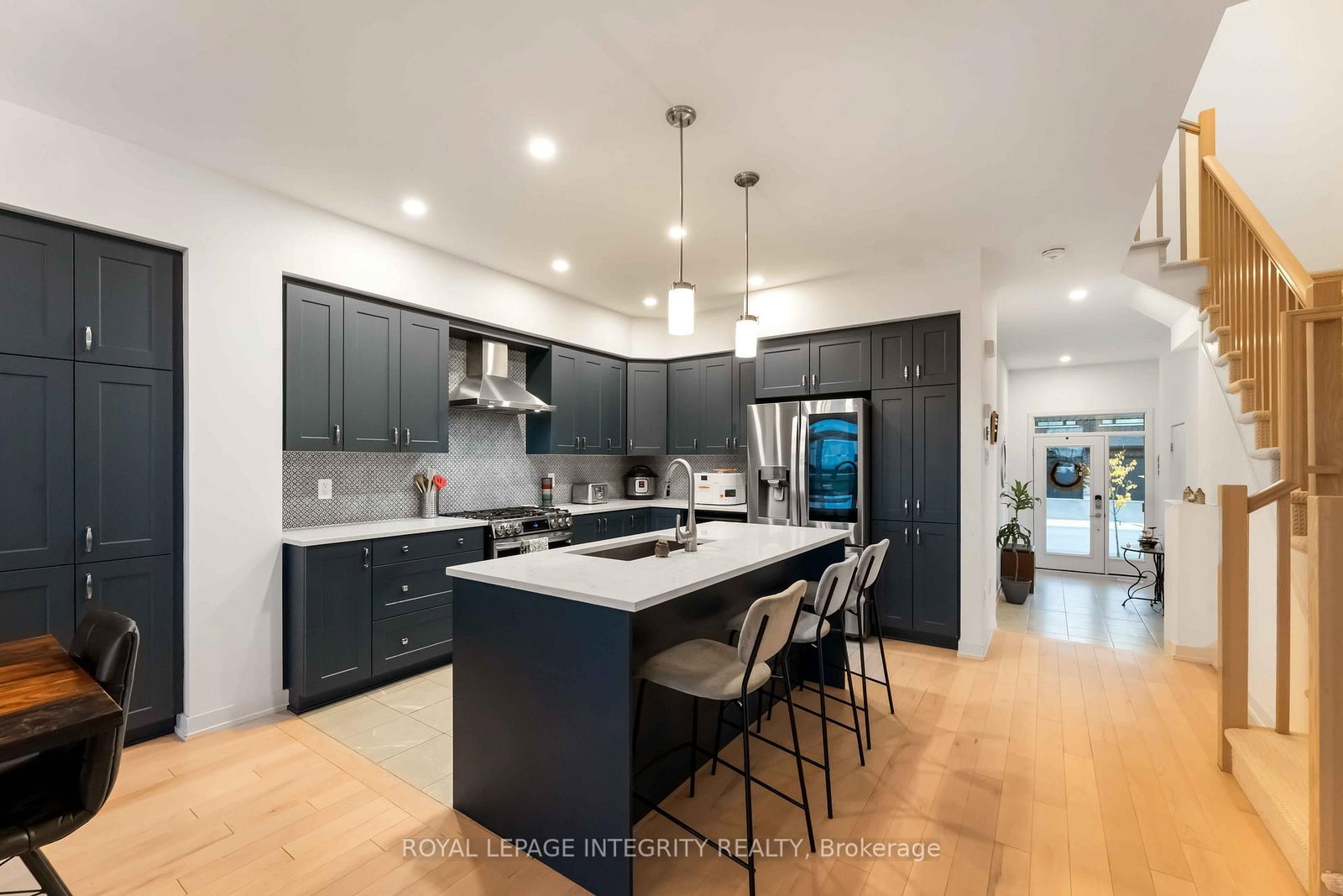 221 Finsbury Avenue - Photo 9