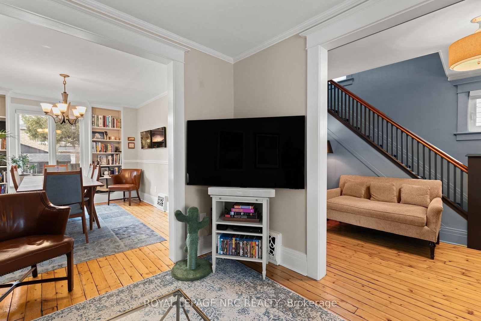 Detached House for sale at 51 Chaplin Avenue, St. Catharines, Ontario, L2R 2E4 - Downtown - MLS: X12981638