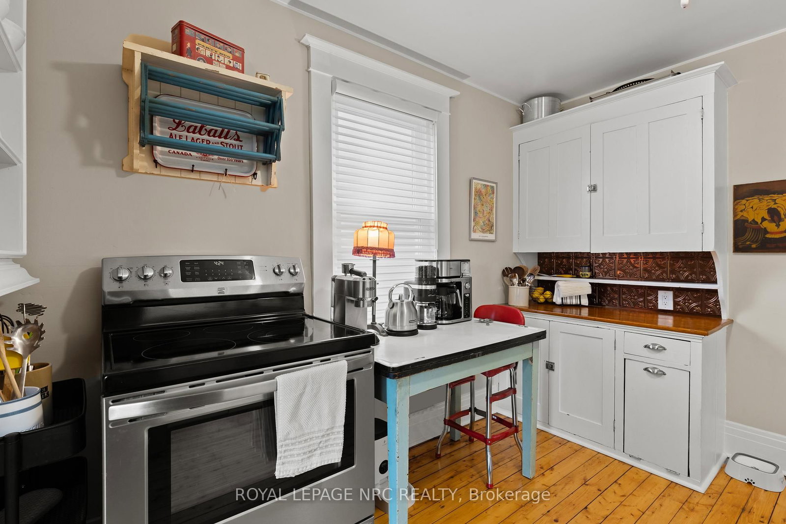 Detached House for sale at 51 Chaplin Avenue, St. Catharines, Ontario, L2R 2E4 - Downtown - MLS: X12981638