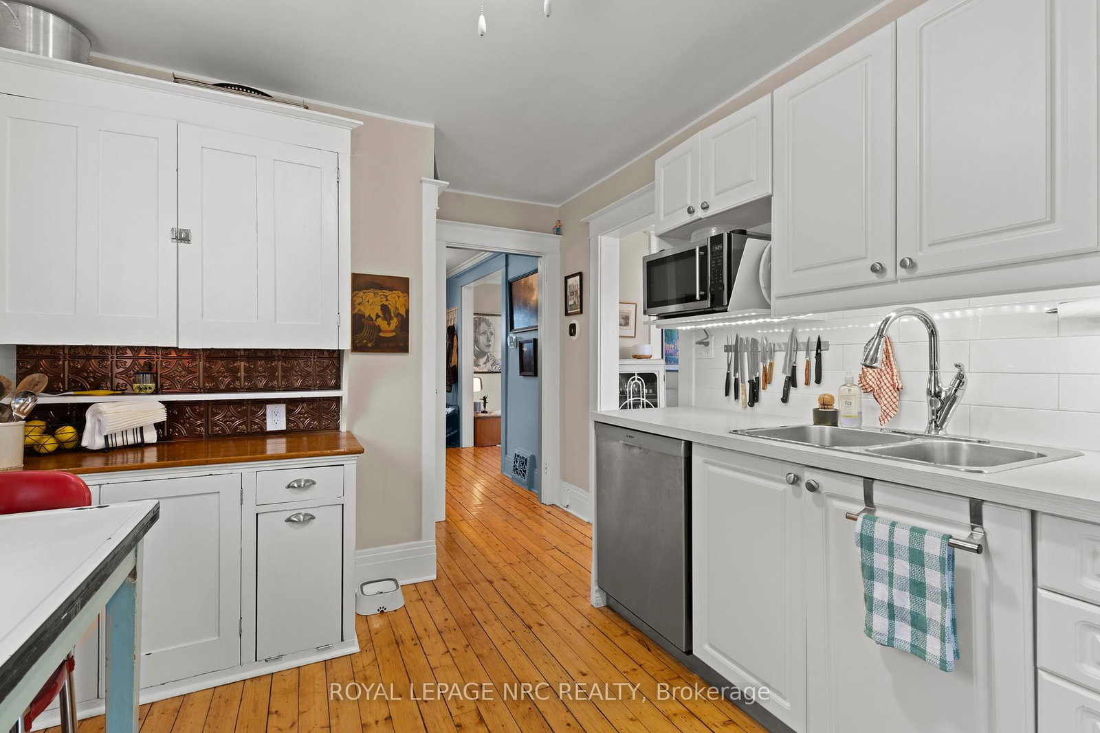 Detached House for sale at 51 Chaplin Avenue, St. Catharines, Ontario, L2R 2E4 - Downtown - MLS: X12981638