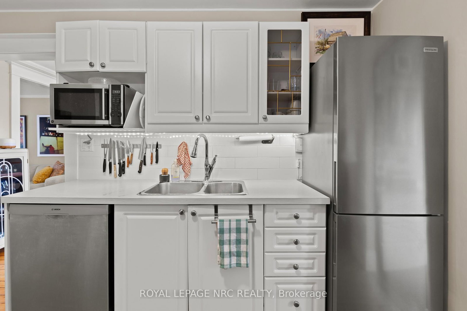 Detached House for sale at 51 Chaplin Avenue, St. Catharines, Ontario, L2R 2E4 - Downtown - MLS: X12981638