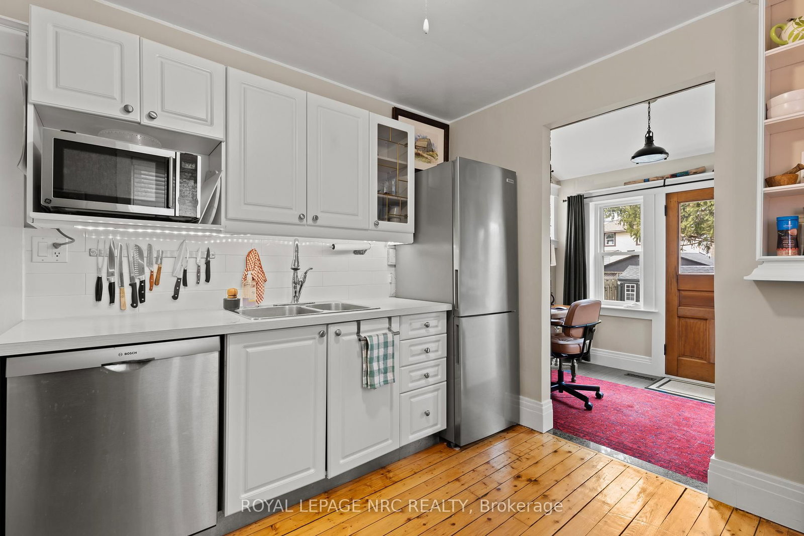 Detached House for sale at 51 Chaplin Avenue, St. Catharines, Ontario, L2R 2E4 - Downtown - MLS: X12981638