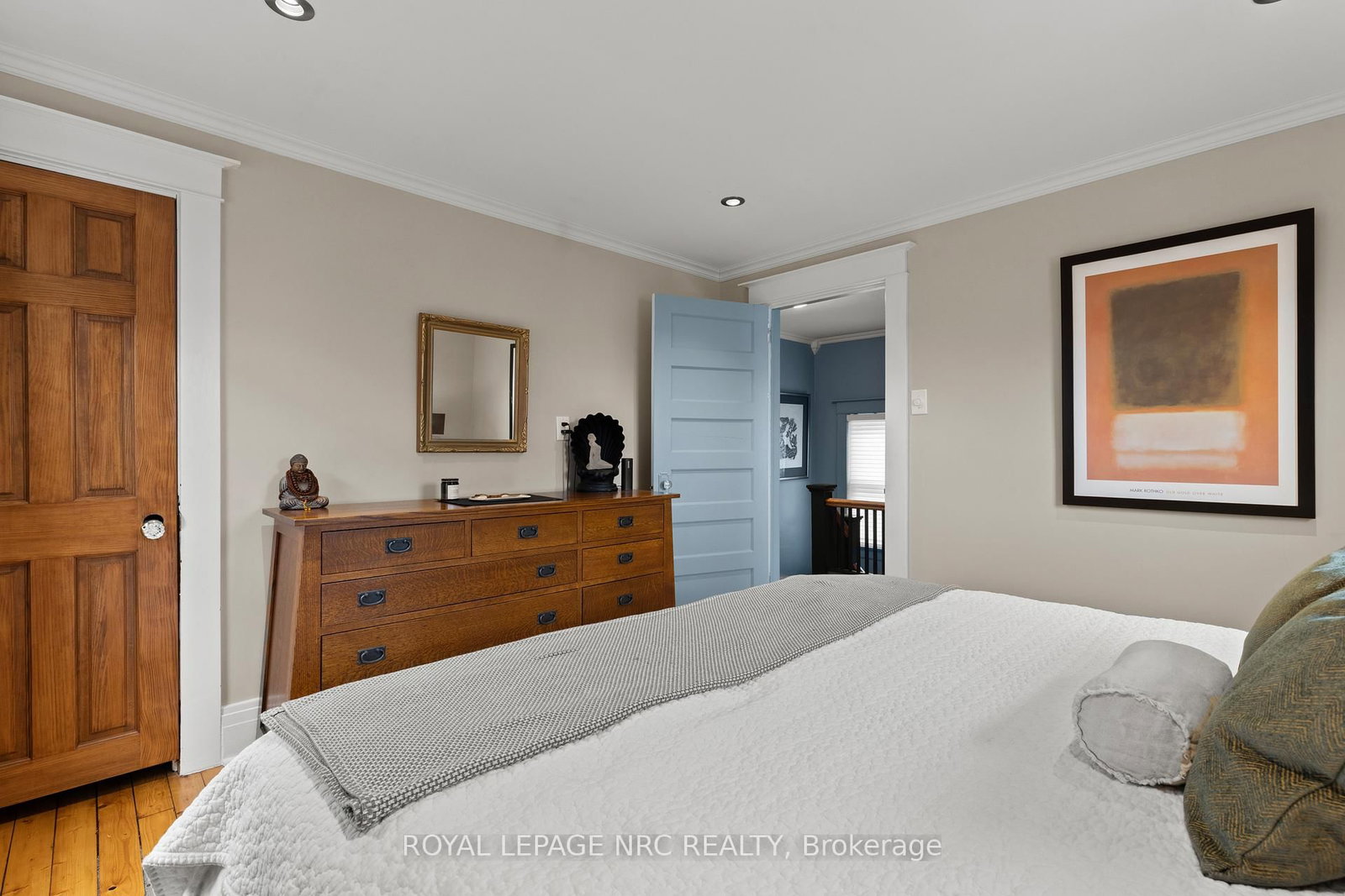 Detached House for sale at 51 Chaplin Avenue, St. Catharines, Ontario, L2R 2E4 - Downtown - MLS: X12981638