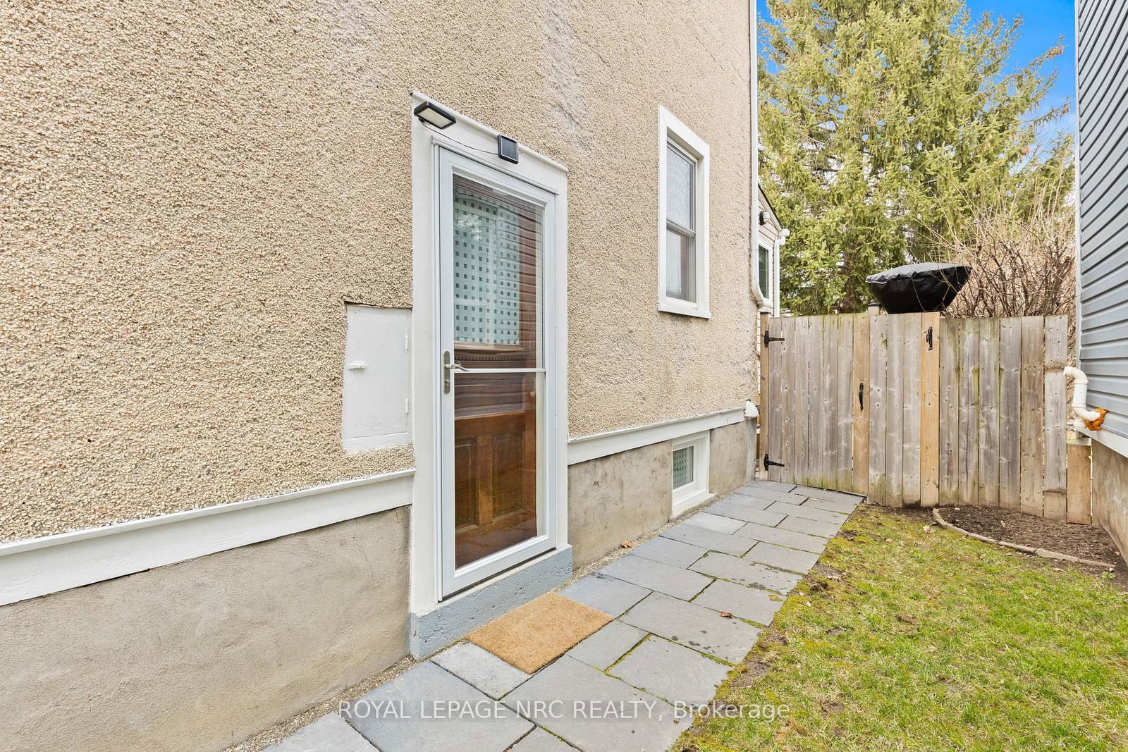 Detached House for sale at 51 Chaplin Avenue, St. Catharines, Ontario, L2R 2E4 - Downtown - MLS: X12981638