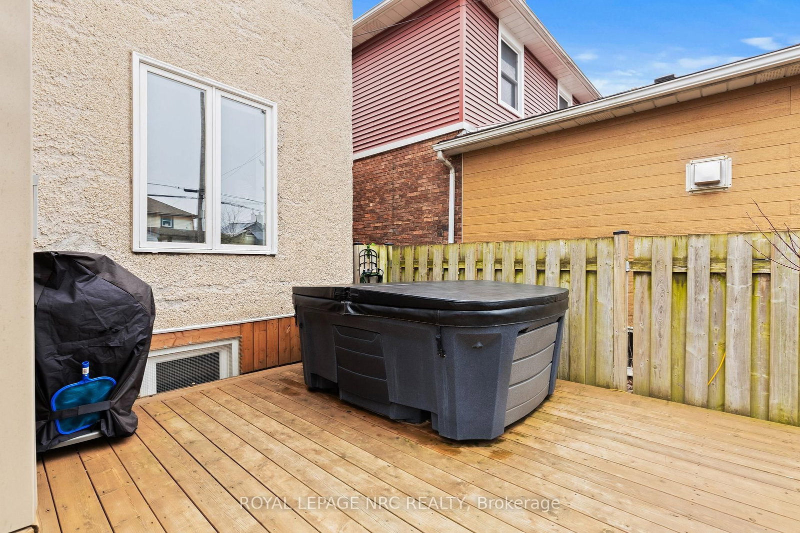Detached House for sale at 51 Chaplin Avenue, St. Catharines, Ontario, L2R 2E4 - Downtown - MLS: X12981638