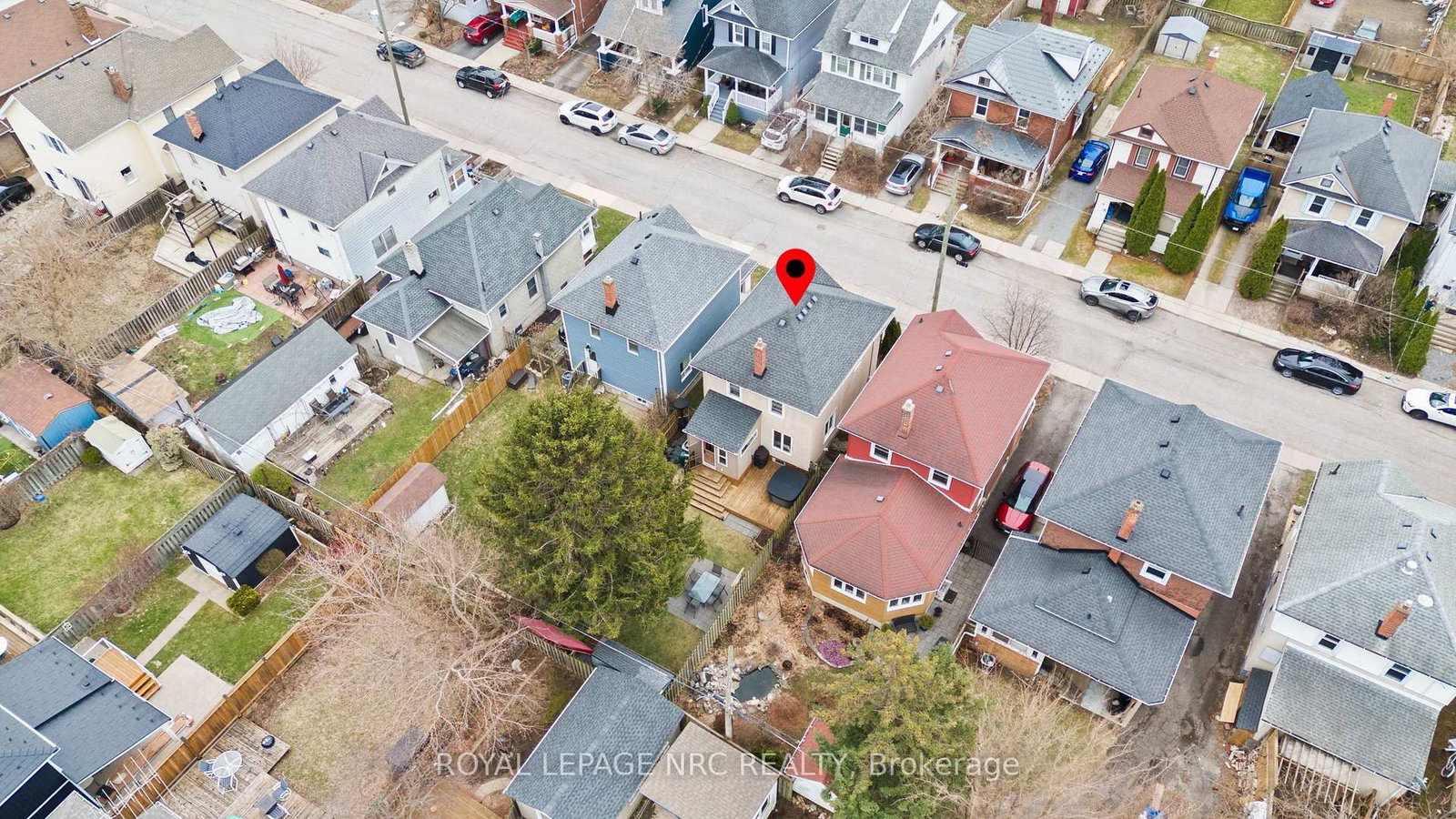 Detached House for sale at 51 Chaplin Avenue, St. Catharines, Ontario, L2R 2E4 - Downtown - MLS: X12981638