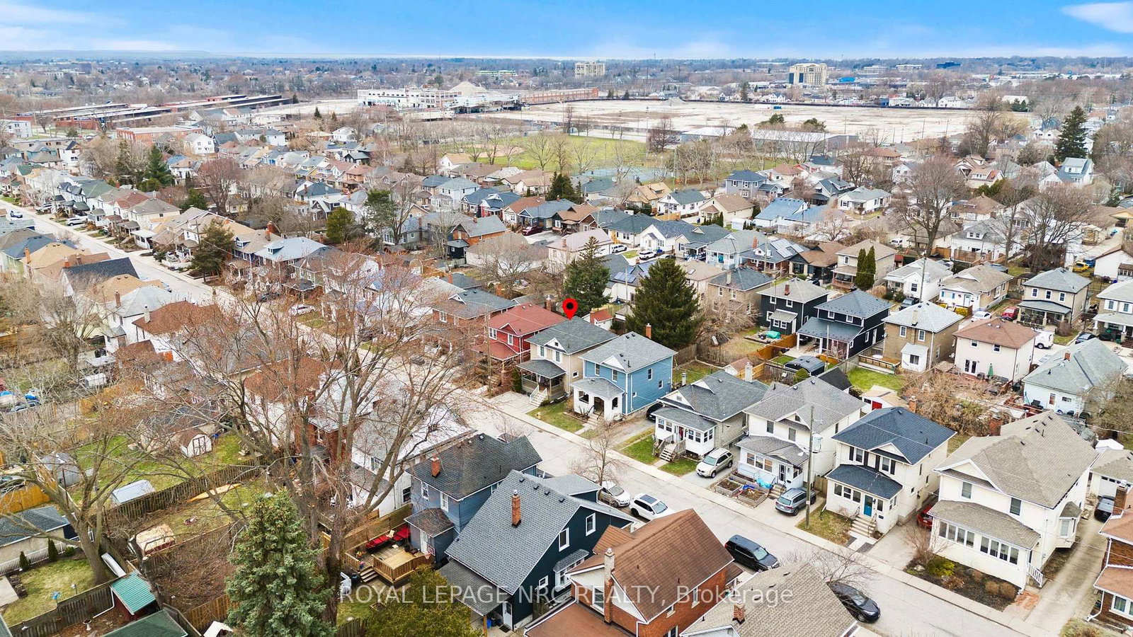 Detached House for sale at 51 Chaplin Avenue, St. Catharines, Ontario, L2R 2E4 - Downtown - MLS: X12981638