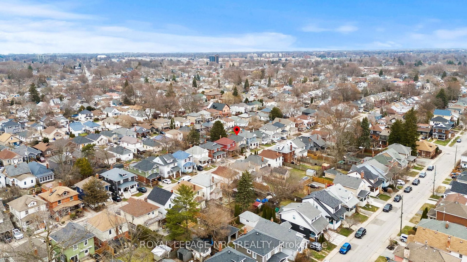 Detached House for sale at 51 Chaplin Avenue, St. Catharines, Ontario, L2R 2E4 - Downtown - MLS: X12981638