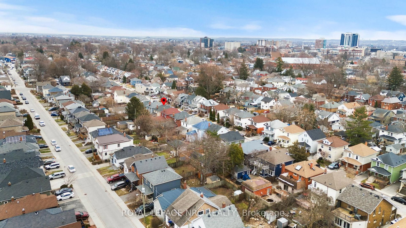 Detached House for sale at 51 Chaplin Avenue, St. Catharines, Ontario, L2R 2E4 - Downtown - MLS: X12981638