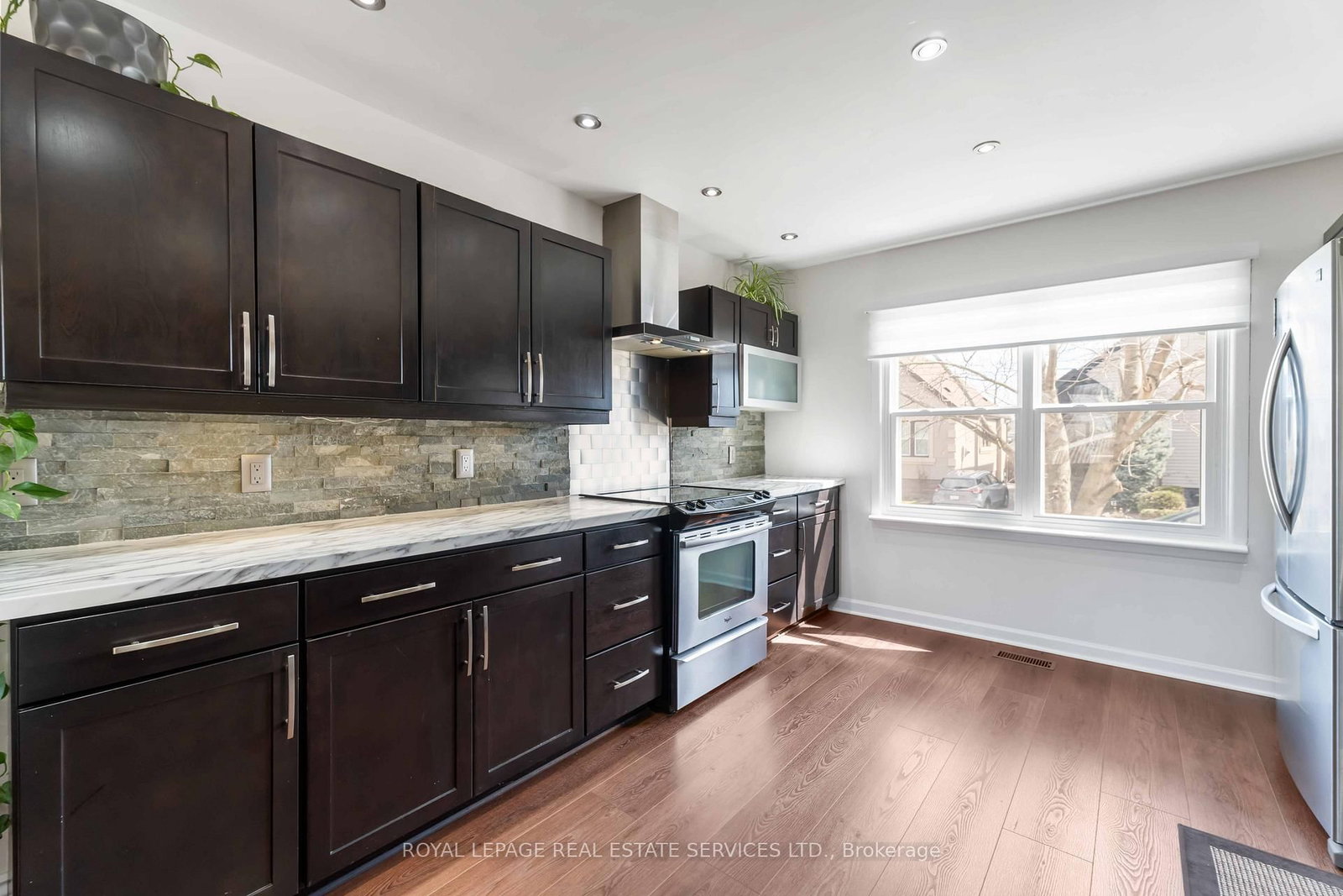 Detached House for sale at 54 Weir Street, Hamilton, Ontario, L8K 3A4 - Bartonville - MLS: X12981768