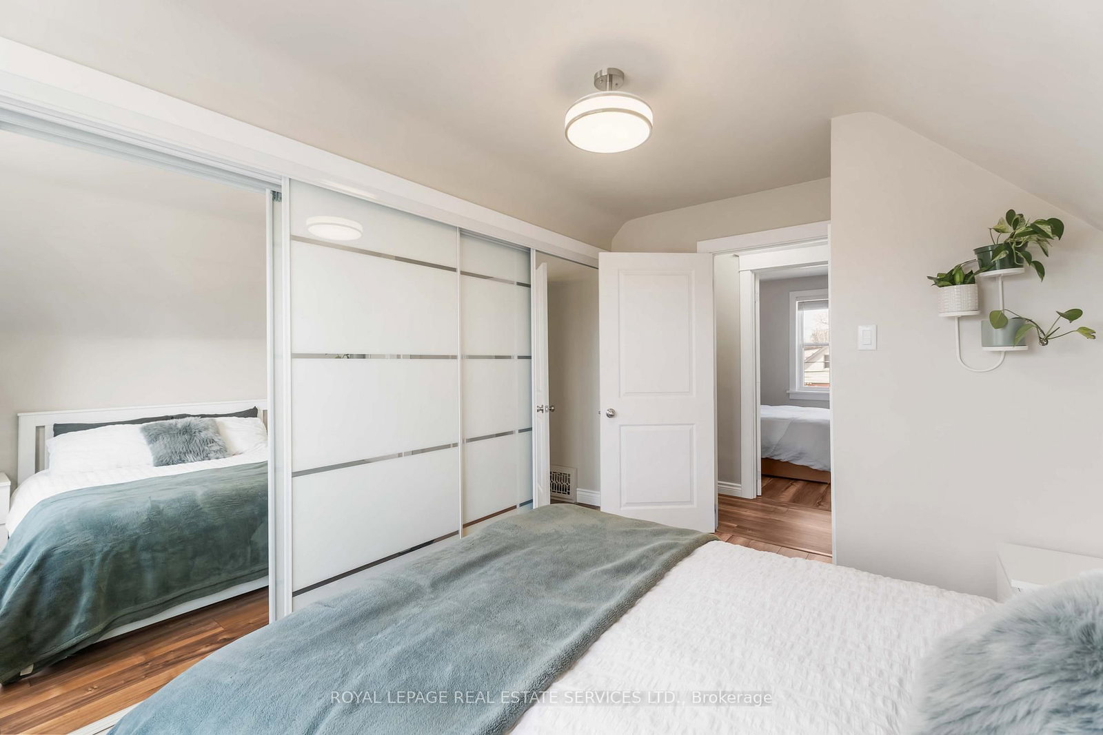 Detached House for sale at 54 Weir Street, Hamilton, Ontario, L8K 3A4 - Bartonville - MLS: X12981768