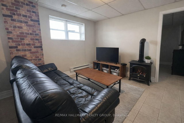 3 - 86 Gilchrist Avenue