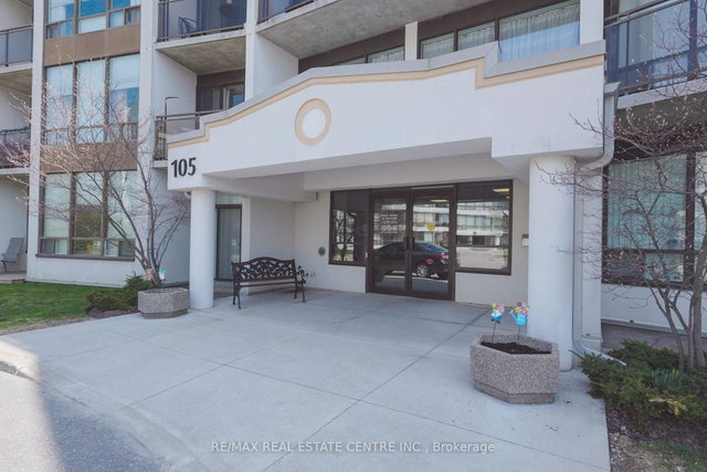 202 - 105 BAGOT Street