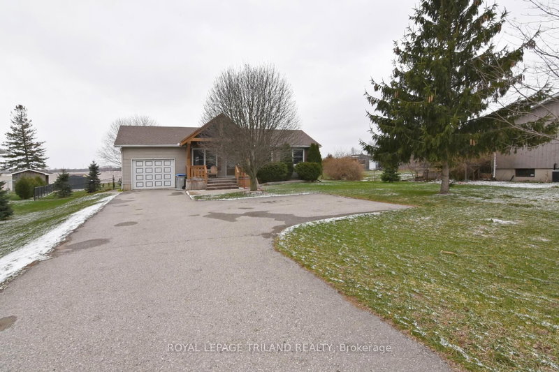 9907 Eric St, Lambton Shores, N0M 2N0 | Image 2