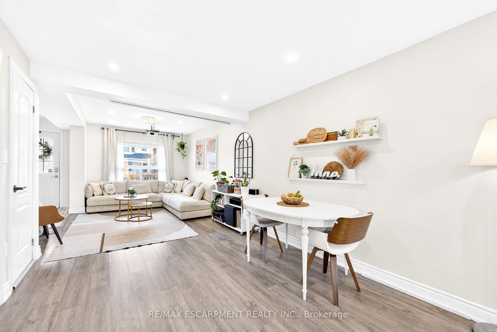 Detached House for sale at 133 Avondale Street, Hamilton, Ontario, L8L 7B9 - Crown Point - MLS: X12981934