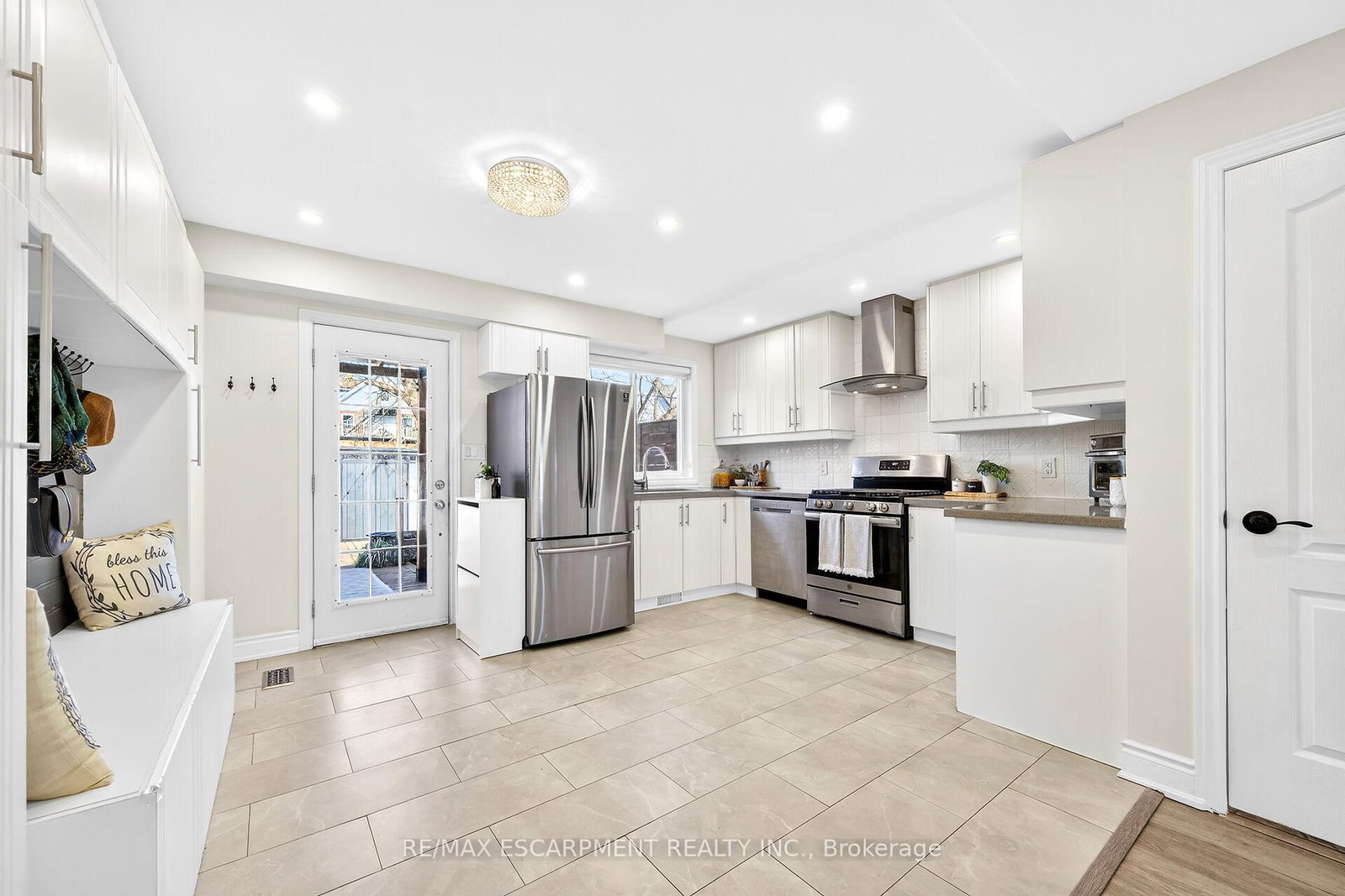 Detached House for sale at 133 Avondale Street, Hamilton, Ontario, L8L 7B9 - Crown Point - MLS: X12981934