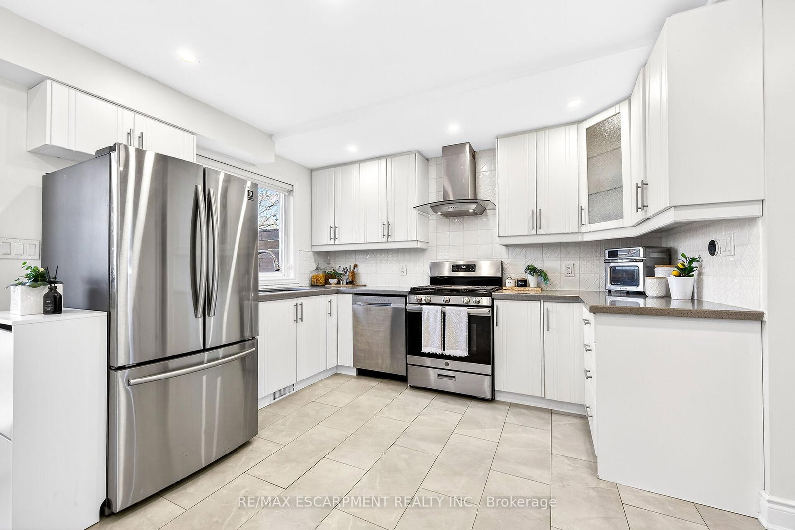 Detached House for sale at 133 Avondale Street, Hamilton, Ontario, L8L 7B9 - Crown Point - MLS: X12981934