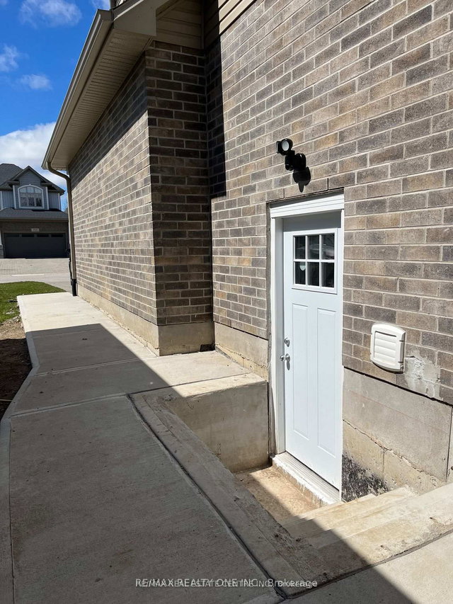 Lower - 1573 Horseshoe Crescent