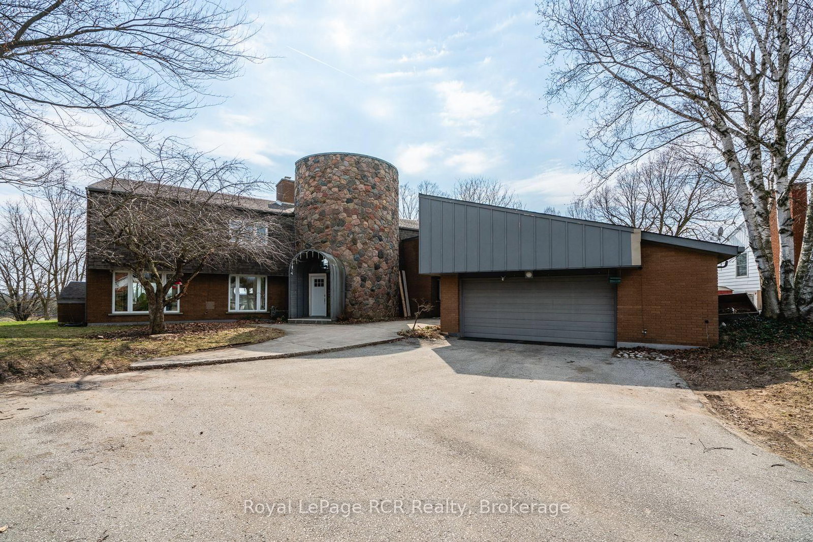 136 4th Avenue • Hanover, ON photo 1