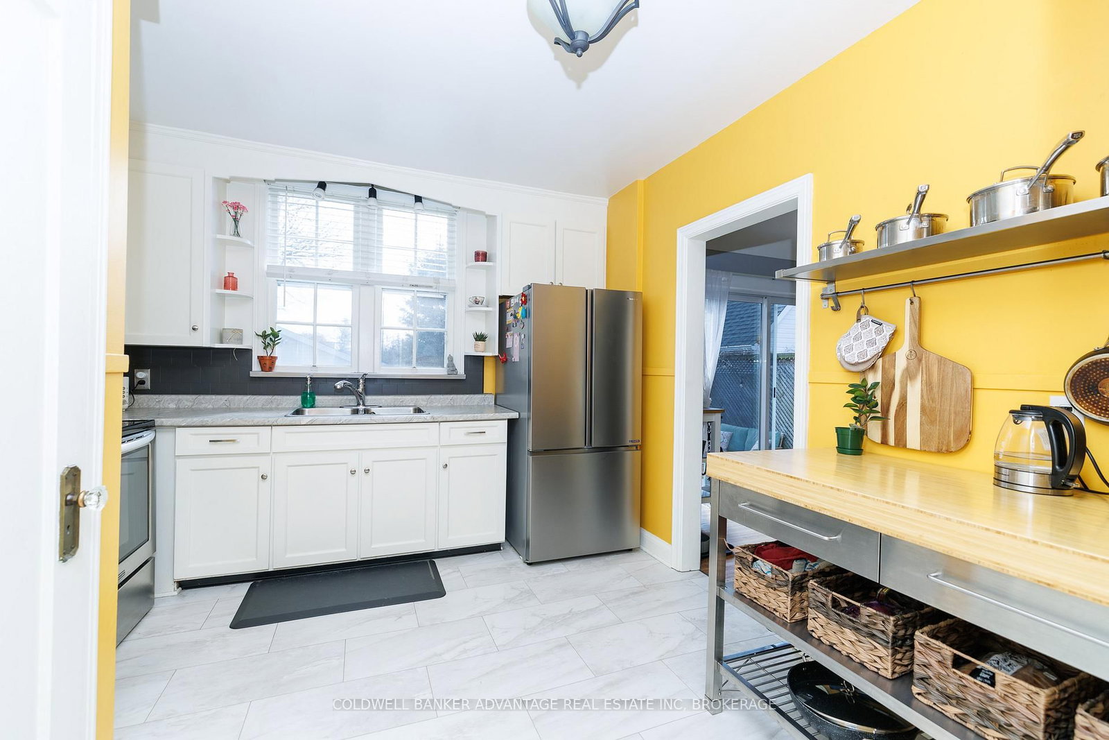 Detached House for sale at 6 BRUCE Street, St. Catharines, Ontario, L2R 5S6 - Downtown - MLS: X12982002