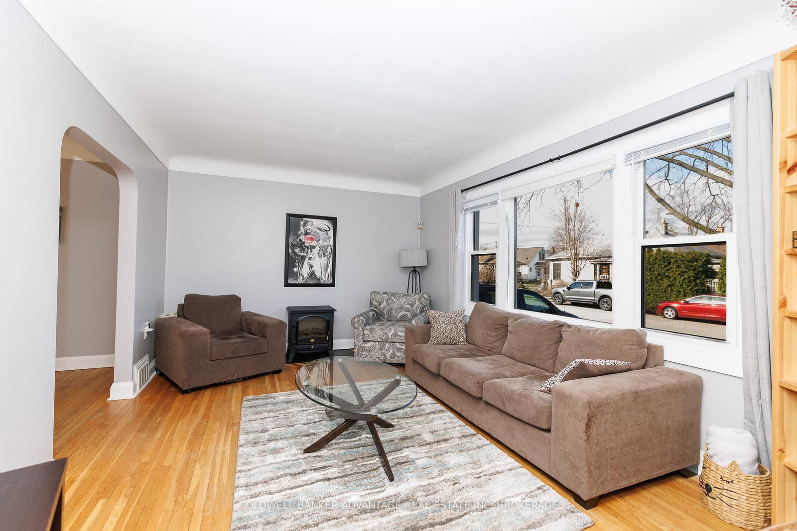 Detached House for sale at 6 BRUCE Street, St. Catharines, Ontario, L2R 5S6 - Downtown - MLS: X12982002