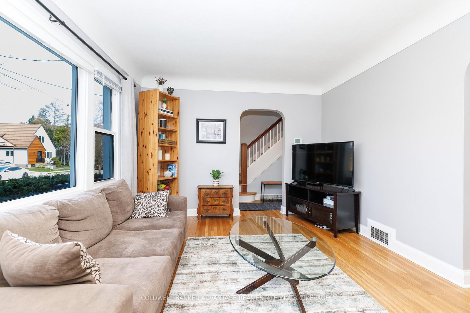 Detached House for sale at 6 BRUCE Street, St. Catharines, Ontario, L2R 5S6 - Downtown - MLS: X12982002