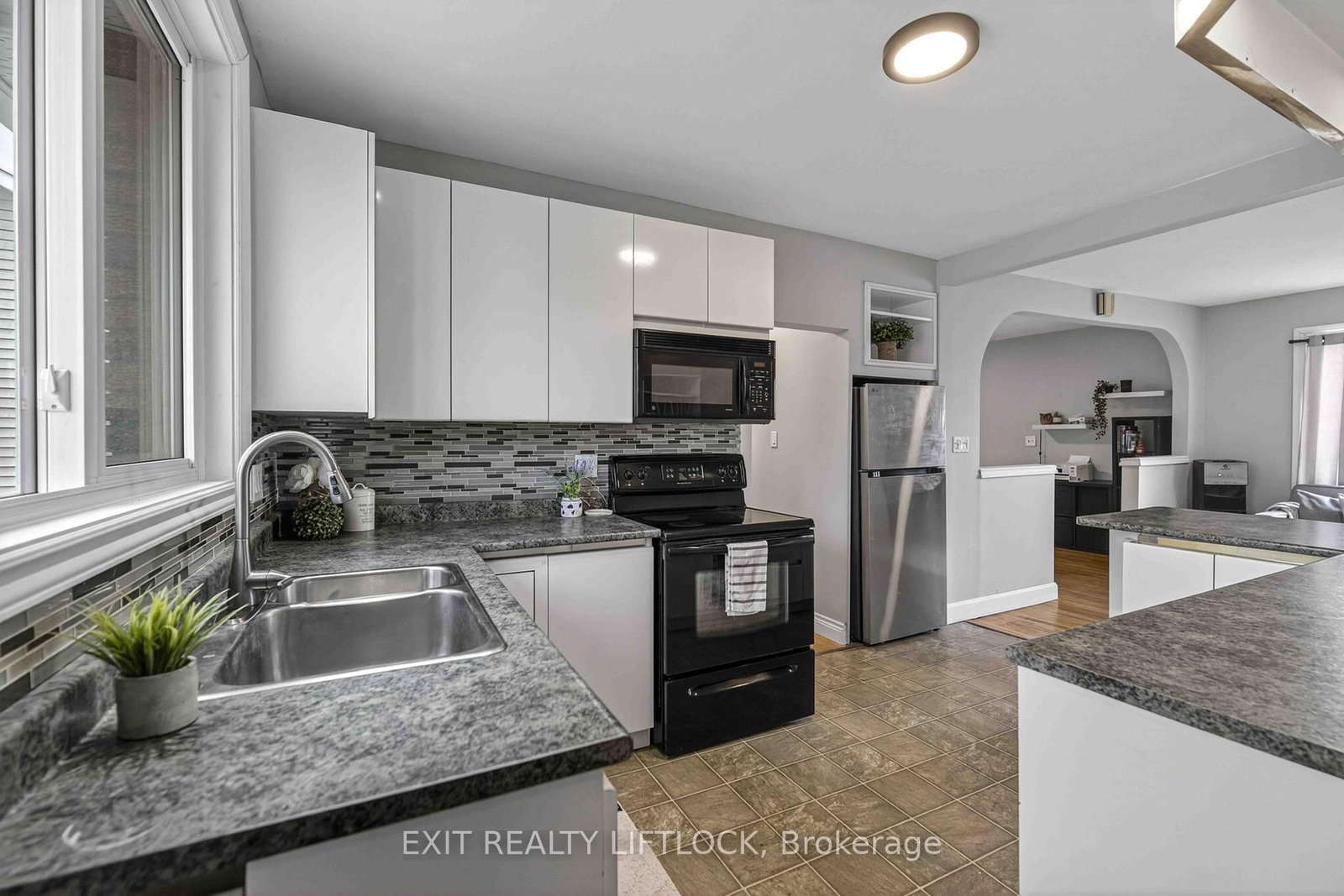 1833 Keene Road • Otonabee-South Monaghan, ON photo 4