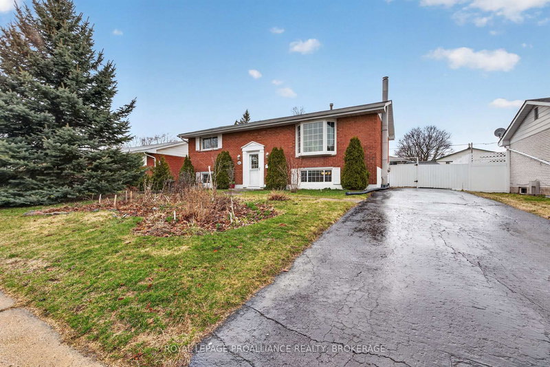 810 Camberley Cres, Kingston, K7M 4C4 | Image 2