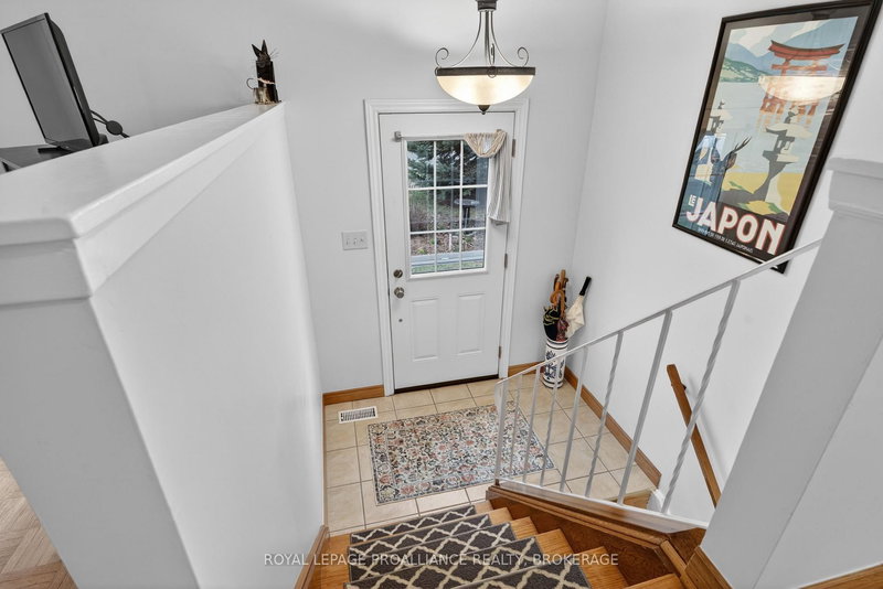 810 Camberley Cres, Kingston, K7M 4C4 | Image 3