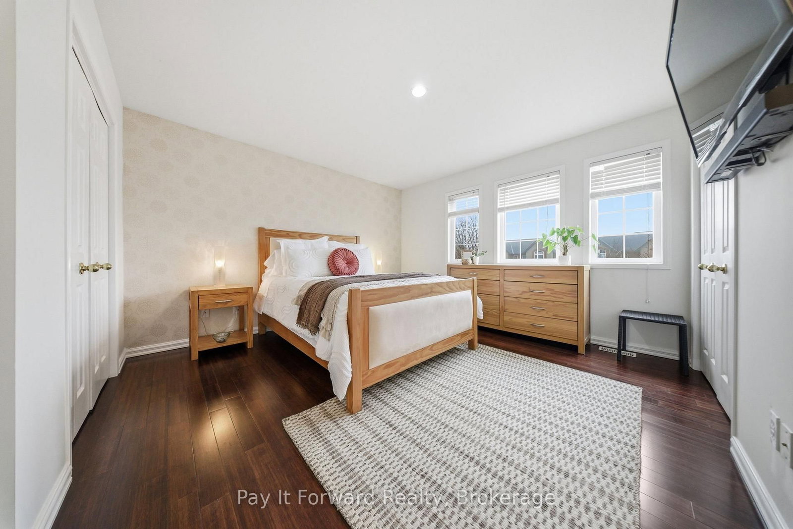 Detached House for sale at 76 Shadyglen Drive, Hamilton, Ontario, L8J 3W8 - Stoney Creek Mountain - MLS: X12982520