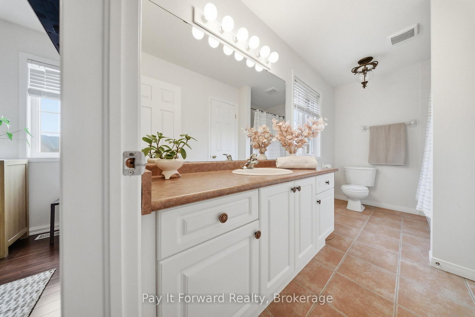 Detached House for sale at 76 Shadyglen Drive, Hamilton, Ontario, L8J 3W8 - Stoney Creek Mountain - MLS: X12982520