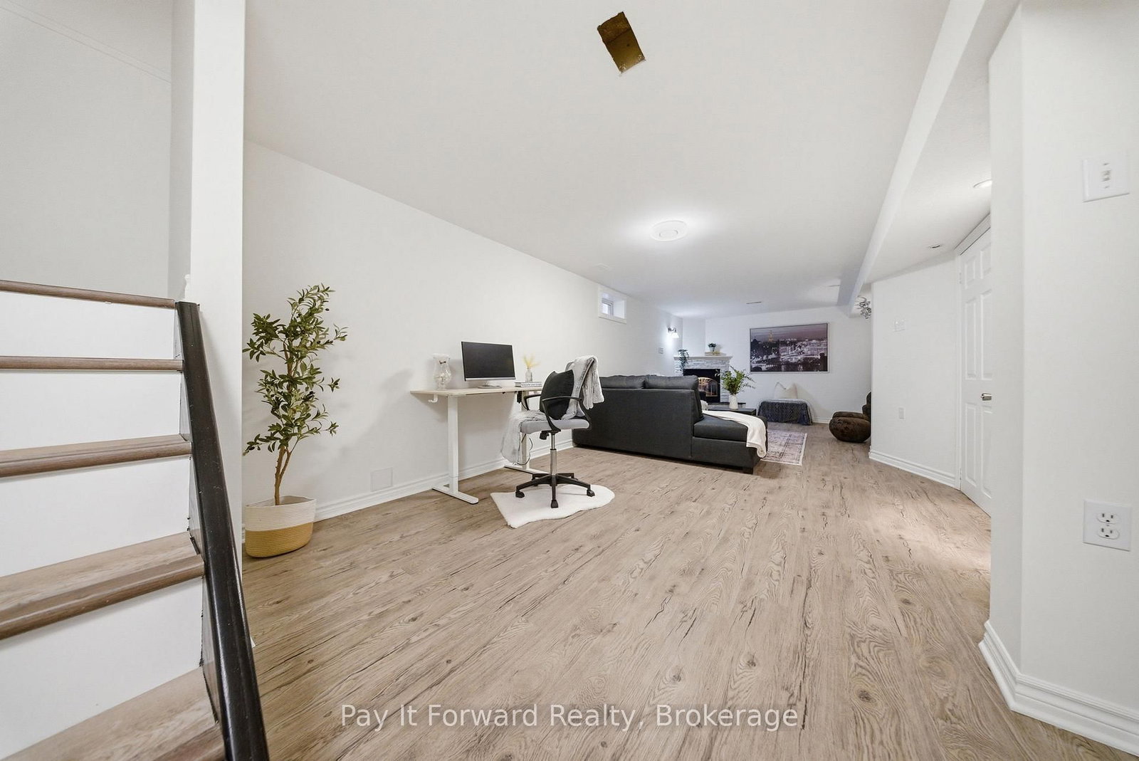 Detached House for sale at 76 Shadyglen Drive, Hamilton, Ontario, L8J 3W8 - Stoney Creek Mountain - MLS: X12982520