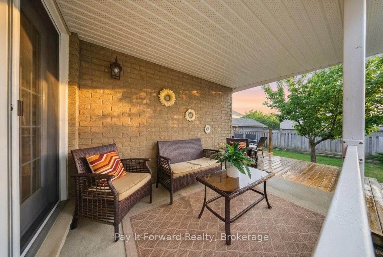 Detached House for sale at 76 Shadyglen Drive, Hamilton, Ontario, L8J 3W8 - Stoney Creek Mountain - MLS: X12982520