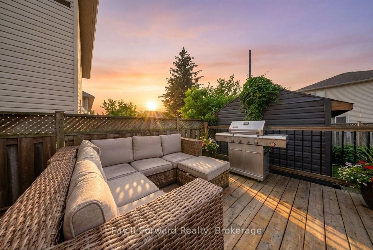 Detached House for sale at 76 Shadyglen Drive, Hamilton, Ontario, L8J 3W8 - Stoney Creek Mountain - MLS: X12982520