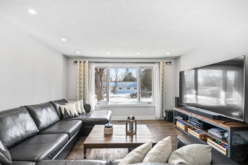 455 Louise St, Gravenhurst, P1P 1C7 | Image 2