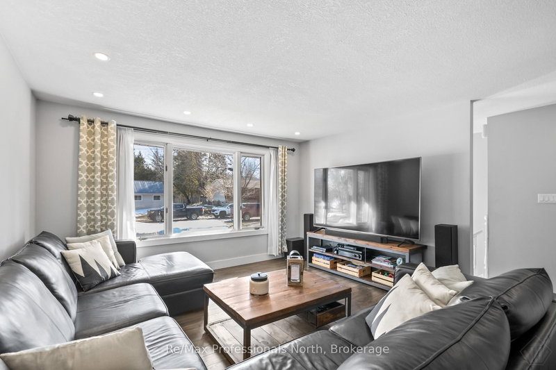 455 Louise St, Gravenhurst, P1P 1C7 | Image 3